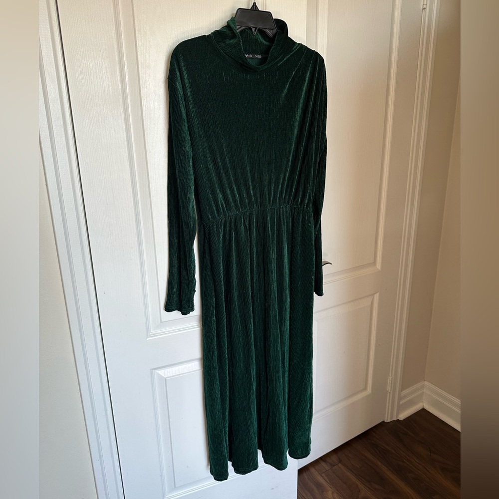 Green velvet long sleeve dress